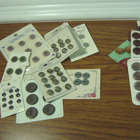 Lot of gray, tan & brown buttons on cards-some full & some partial - Picture 1 of 8
